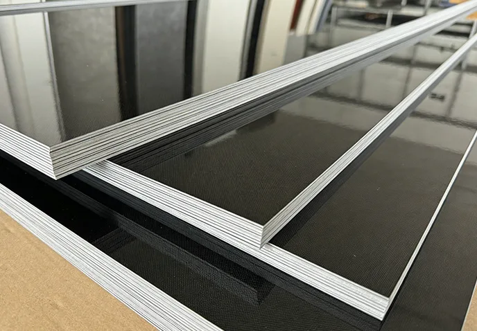 คุณสมบัติของแผงผนังคริสตัลคาร์บอนกระจก PET